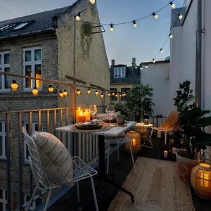 Apartment Sanders Leaves - Chic Three-bedroom In Downtown, Copenhagen