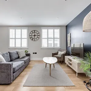 Charming 1 Bedroom Apt , Town Centre, Wifi, Free Parking By Tent Serviced Staines-upon-Thames