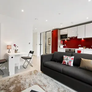 Cool Dalston Studio With Balcony And Gym London